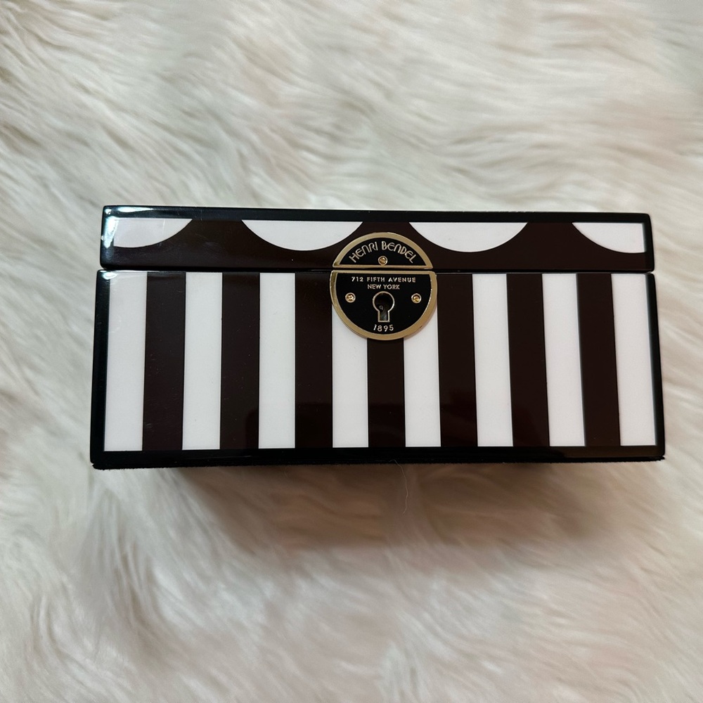 HENRI BENDEL BROWN AND WHITE STRIPES AND SPOTS “HOT FOR DOTS” LAQUER JEWELY BOX - Picture 8 of 14